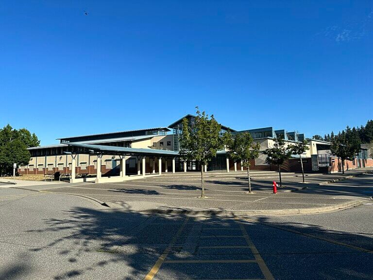 Elgin Park Secondary School 艾爾金公園中學 新絲路留遊學